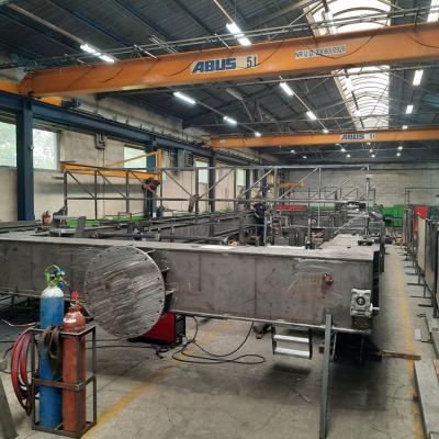 Vorrichtung zum Bau eines Eisenbahnwaggonbodens