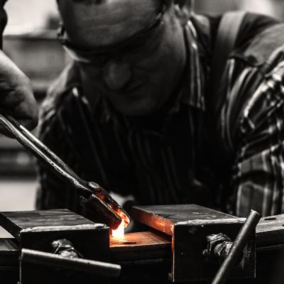 Warmnieten nach historischer Handwerkskunst